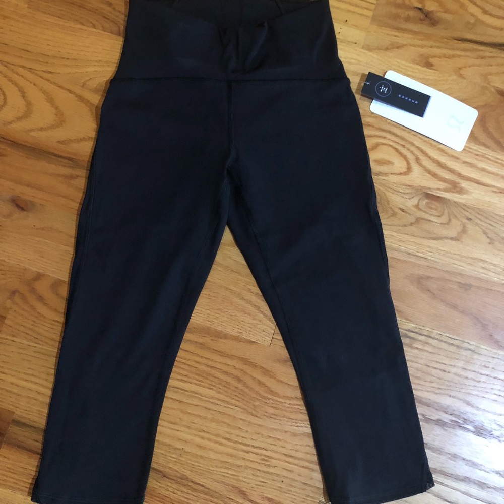 Lulu lemon yoga crop pants